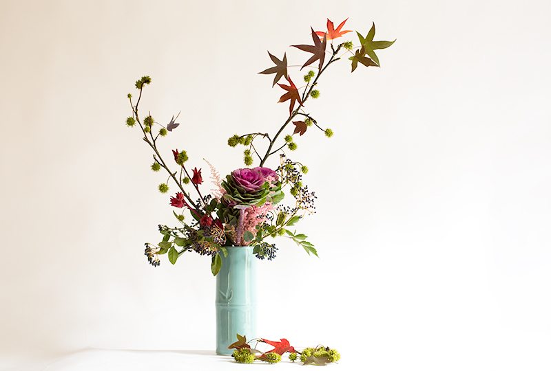 Ikebana-with-Brassica-and-Astilbe-800